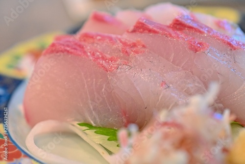 脂がのった新鮮な刺身（ヒラマサ）