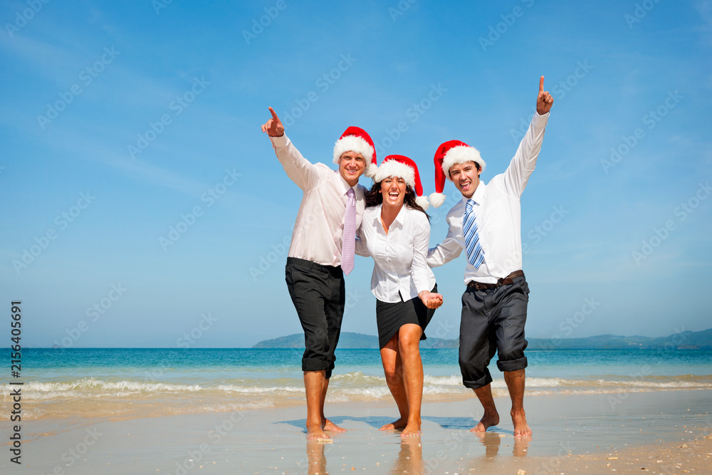 Fototapeta premium Business people are enjoying the beach