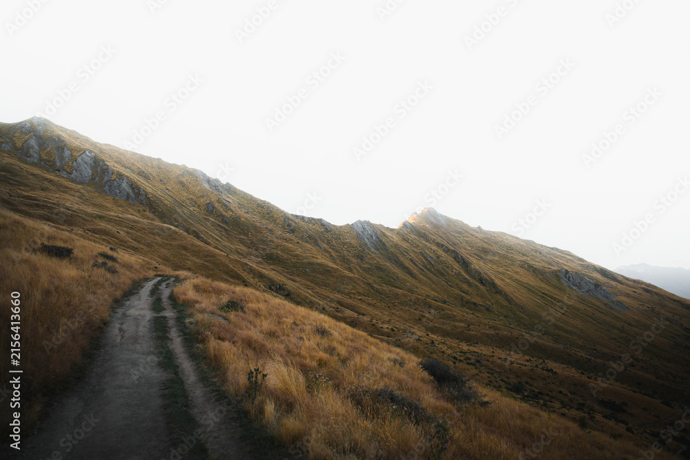 Obraz premium Scenic route leading to a mountain