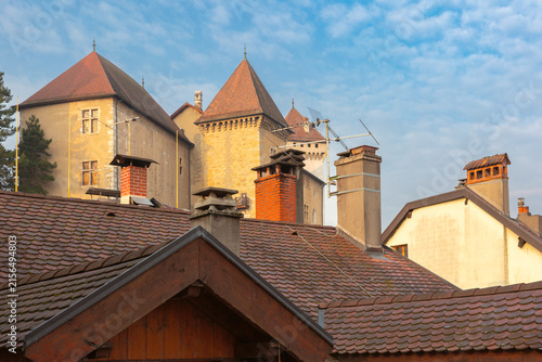 Obraz na plátně Stone towers rise above traditional red tiled rooftops and chimneys in Annecy, France