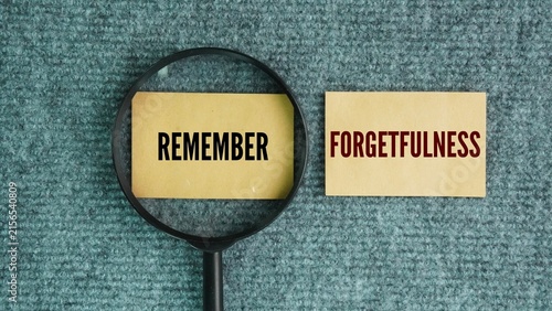 Bild auf Leinwand A magnifying glass with the words Remember and Forgetfulness