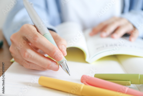 勉強をする手元　受験勉強
