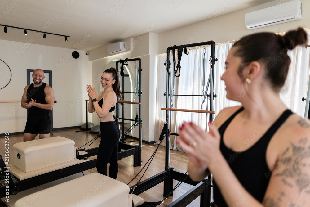 Fototapeta premium Group applauding and smiling in pilates fitness class