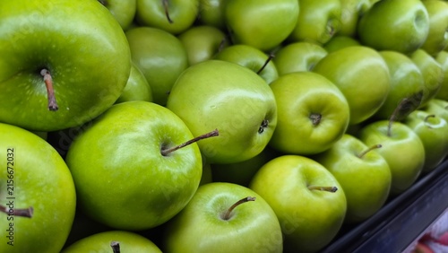 Vibrant Green Apples Displayed in Abundance, Ready for Healthy Eating and Fresh Produce Marketing