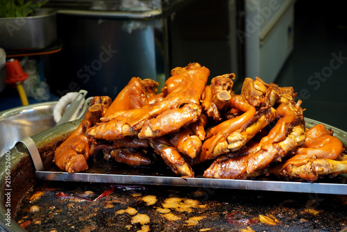 The legendary braised 'Zhuangyuan' Pig’s Trotters, packed with rich flavor at Qingyan Ancient Town market. (Scholar Pig’s Trotters)