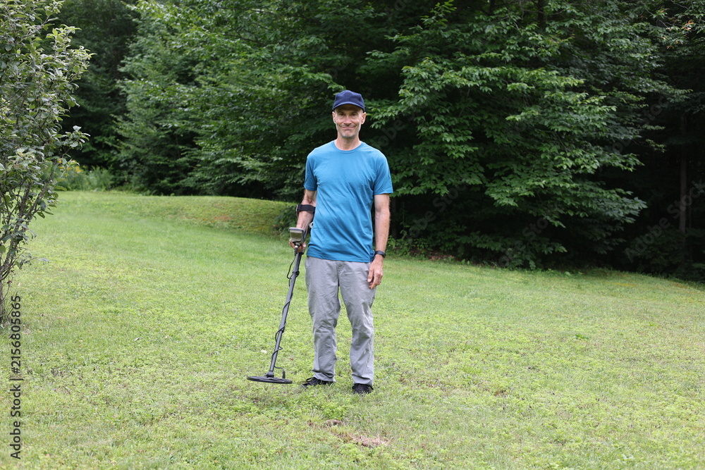Fototapeta premium man with metal detector 