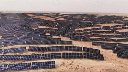 Integrated solar power and energy storage station	