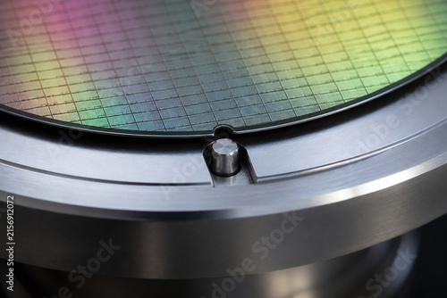 Obraz na płótnie Macro silicon wafer notch alignment on precision chuck