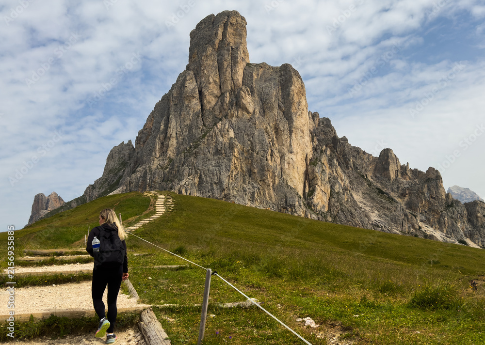 Obraz premium nuvolau peak view from giau pass dolomites