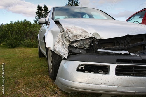 Quadro su tela Generic car with crashed front