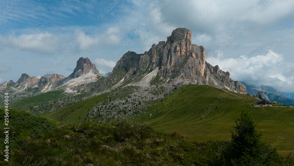 Naklejka premium Mountain Peak View Passo Giau in the Dolomites 