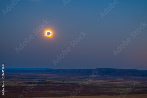 Photography eclipse solar fase de totalidad en paisaje corona solar