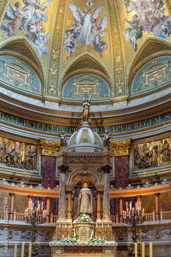 Canvastavla Gilded sanctuary apse with angel mosaics and the main altar statue of Saint Step