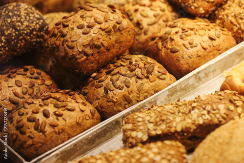 Foto Seeded bread rolls fill display