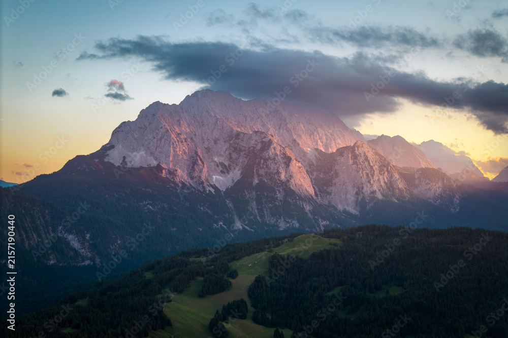 Obraz premium Stunning sunset over the Zugspitze mountains in Germany in 2025