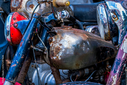 Canvastavla Close-up of vintage rusted motorcycle in junkyard showing rusty fuel tank, class