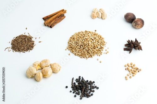 Quadro su tela Assortment of dry cooking spices including cinnamon star anise coriander and nut