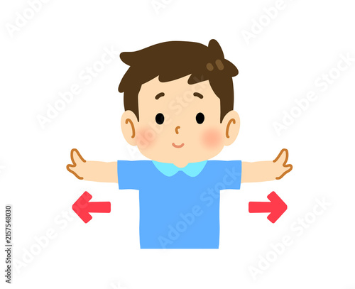 両腕を横に広げる男の子