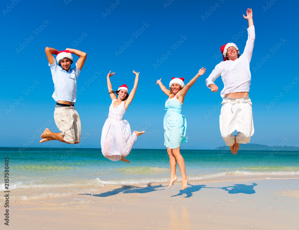 Fototapeta premium Two couple celebrating on the beach on Christmas.