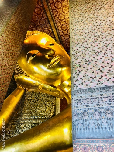Photography Wat Pho in Bangkok . The Temple of the Reclining Buddha