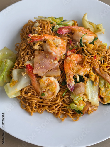 Obraz na płótnie Thai Drunken Noodles with seafood. Pad Kee Mao Talay.