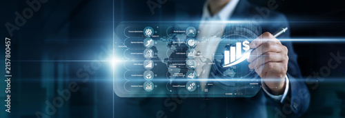 Foto A sales director tracks regional performance on a virtual screen