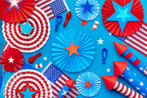 Obraz na płótnie Patriotic USA composition with paper flags and decorations on blue background, suitable for school projects and national holidays like Independence, Flag and Constitution Day