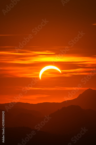 Fotografía Partielle Sonnenfinsternis Österreich 2026 - partial solar eclipse