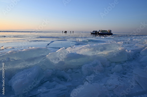 Foto Hovercraft on Lake Baikal in winter. Olkhon Gate Strait