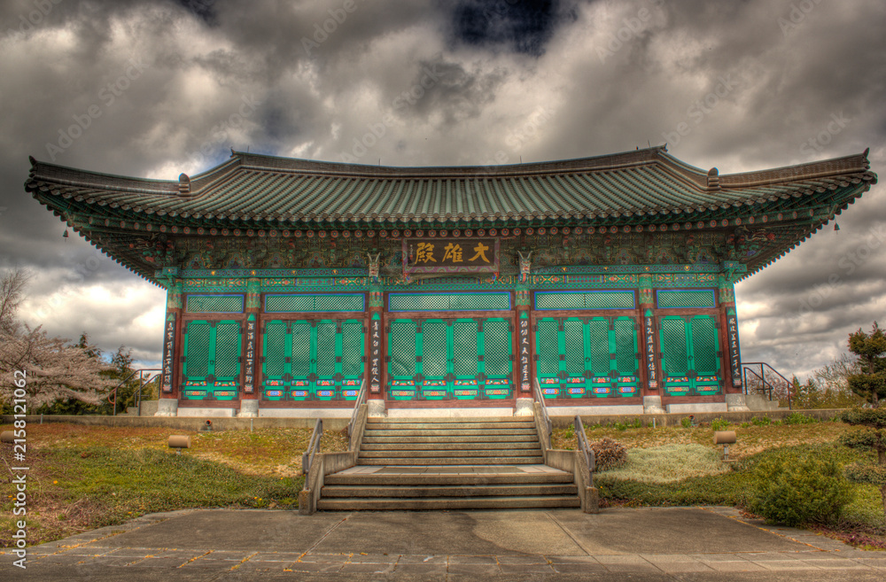 Fototapeta premium chinese pavilion in the park