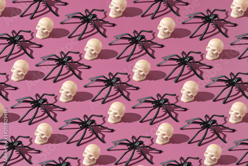 фотографія Black spider and human skull on a purple background, Halloween holiday pattern