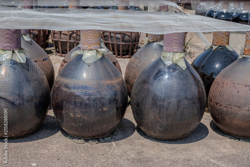 Foto Sunbaked sweet Banyuls fortified wine in traditional demijohns bonbonnes glass j