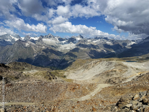 Picturesque mountain peaks above the Alpine valley of Mattertal and the tourist resort of Zermatt in Switzerland - Malerische Berggipfel über dem Alpental Mattertal und dem Ferienort Zermatt, Schweiz