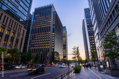 東京大手町オフィス街の夜景
