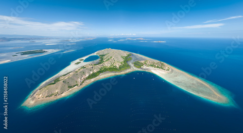 Foto Aerial view of the Pungu Besar coral reef coastline in East Nusa Tenggara Island