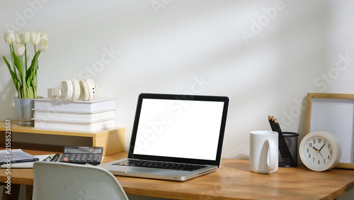 Fotografía Blank computer screen displayed on a modern workspace desk for a digital mockup
