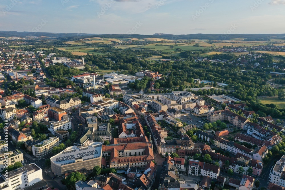 Fototapeta premium Fulda aus der Luft – Panorama der historischen Innenstadt und Umgebung