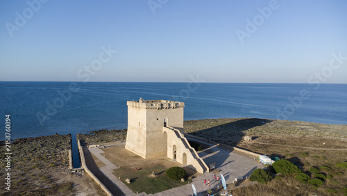 TORRE  DI TORRE LAPILLO DALL ALTO, ANTICA FORTEZZA COSTIERA A PORTO CESAREO