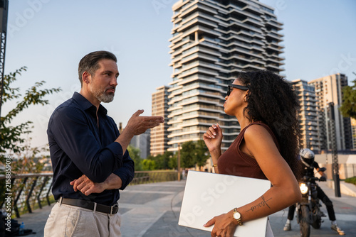 Canvas Print Two colleagues are concentrating and thinking, a man and a woman are discussing