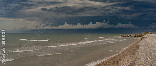 Nubes de tormenta en la playa