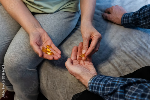Sharing medication and guidance between family members at home during the day