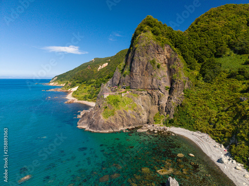 北海道、小樽、オタモイ海岸、赤岩、空撮、海、青、風景、自然、海岸、観光地、岩、観光、断崖、旅行、景色、晴れ、空、絶景、青空、名所、日本、絶壁