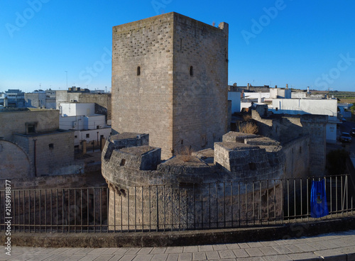 CASTELLO DI AVETRANA DALL ALTO, DETTAGLIO DEL TORRIONE NORMANNO E DELLA TORRE CILINDRICA ARAGONESE