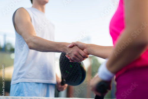 Фотография Padel players shaking hands showing sportsmanship after game