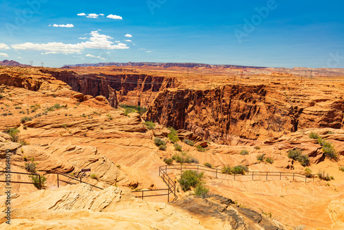 Foto Red Rock River Canyon Overlook with Transmission Lines, American Southwest