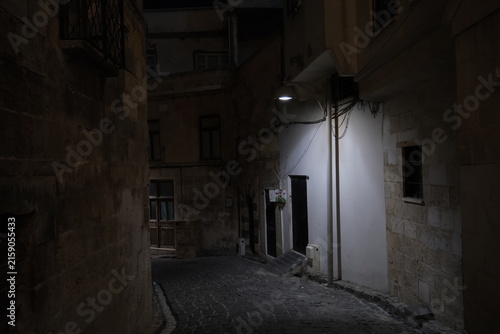 Foto Street lamp, old stone buildings, Gaziantep Bey Neighborhood
