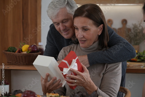 During the Christmas season, Grandpa celebrates by sending gift boxes to Grandma, his wife, and they have a happy Christmas and New Year party.