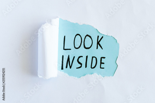 Cuadro en lienzo Look Inside Handwritten Message Revealed Through Torn Paper, Exploration and Ins