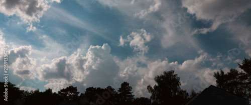 Foto Nach der großen Hitze und dem Gewitter endlich wieder Wolken am Himmel über Marb