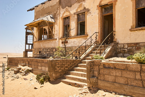Bild auf Leinwand house in old german diamond ghost town Kolmanskop, Namibia